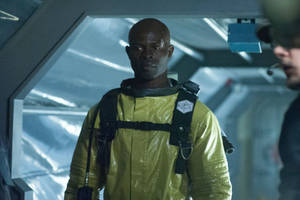 Green Suit Djimon Hounsou Wallpaper