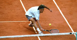 Gustavo Kuerten Keeping The Ball Up Wallpaper