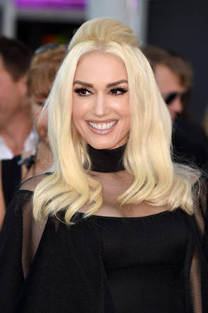 Gwen Stefani Black See Through Gown Wallpaper