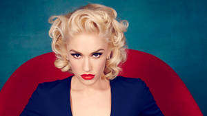 Gwen Stefani Short Curly Hair Wallpaper