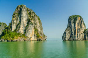 Hạ Long Bay On Full Screen Desktop Wallpaper