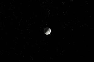 Half Moon On Black Sky Pc Wallpaper