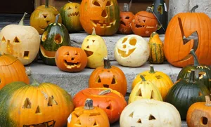 Halloween Pumpkin On Stairs Decoration Wallpaper