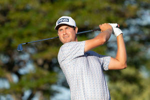 Harris English Eyes His Shot On The Golf Course Wallpaper