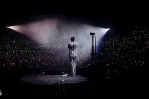 Harry Styles Laptop Audience Wallpaper