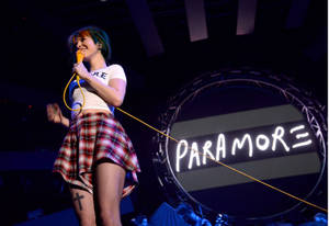 Hayley Williams Paramore Concert Wallpaper