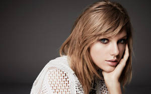 Hazelnut Brown Hair Taylor Swift Wallpaper