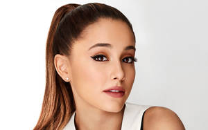 Hd Close-up Ariana Grande Wallpaper