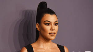 Heart-shaped Face Kourtney Kardashian Wallpaper