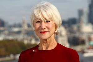 Helen Mirren Victim Of Phone Scammer Wallpaper