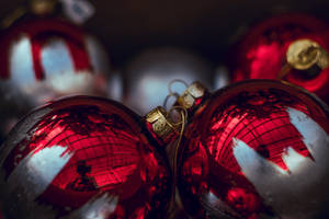 High Resolution Christmas Balls Wallpaper