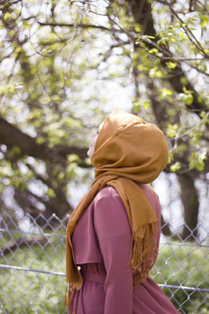 Hijab Girl Gazing Up Wallpaper