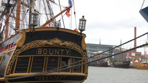 Hm Armed Vessel Bounty Wallpaper