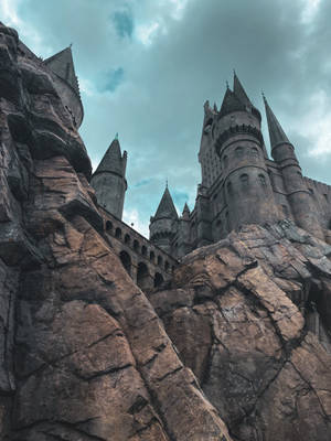 Hogwarts School Of Witchcraft And Wizardry At Night Wallpaper