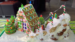 Holiday Hurrah Retro Gingerbread House Wallpaper