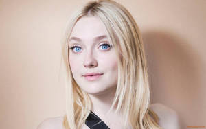 Hollywood Actress Dakota Fanning Portrait Wallpaper