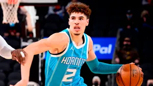Hornets Lamelo Ball With Ball Wallpaper