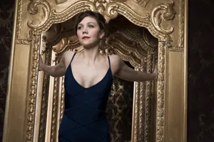 Hot Maggie Gyllenhaal Actress Wallpaper