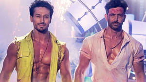 Hunk Actors Tiger And Hrithik Roshan War Wallpaper