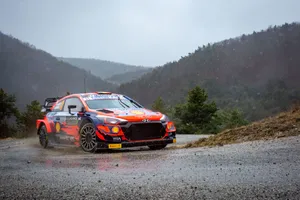 Hyundai Rally Carin Rainy Stage Wallpaper