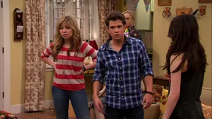 I Carly_ Trio_ Shocked_ Expression Wallpaper