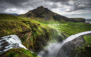 Iceland Green Mountain Fields Wallpaper