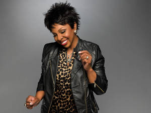 Iconic Music Legend Gladys Knight With The Pips Wallpaper