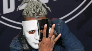 Iconic Poster Of Xxxtentacion In Blue Aesthetic Wallpaper