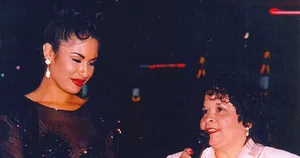 Iconic Tejano Music Legend - Selena Quintanilla Wallpaper