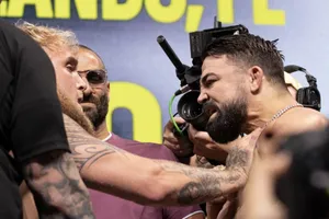 Intense Faceoffat Weigh In Wallpaper