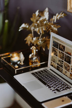 Iphone Desk With Gold Accessories Wallpaper