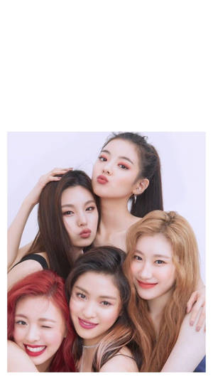 Itzy Magazine Cover Wallpaper