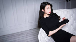 Iu In Black Dress Wallpaper