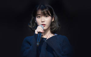 Iu In Black Wallpaper