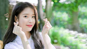 Iu Korean Heart Sign Wallpaper