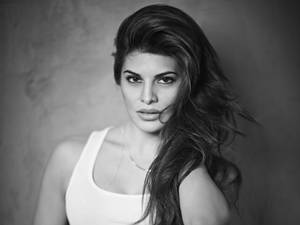 Jacqueline Fernandez Greyscale Wallpaper