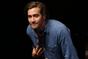 Jake Gyllenhaal In Blue Button-up Wallpaper