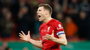 James Milner Screaming Blurry Wallpaper