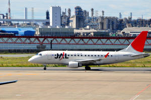 Japan Airlines Runway View Wallpaper