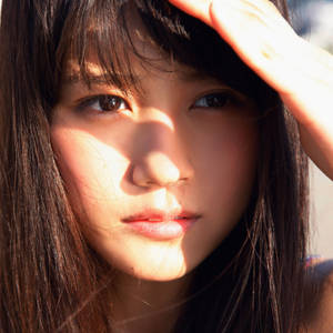 Japan Girl Sun-kissed Face Portrait Wallpaper