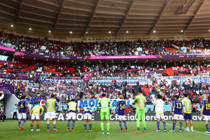 Japan National Football Team Bowing To Audience Wallpaper