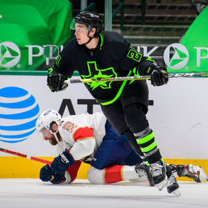 Jason Robertson Dallas Stars Vs. New York Islanders Wallpaper