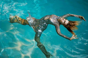 Jessica Stam Floating In The Water Wallpaper