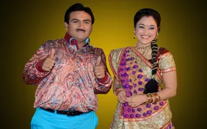 Jethalal Thumbs Up Alongside Smiling Dayaben Wallpaper