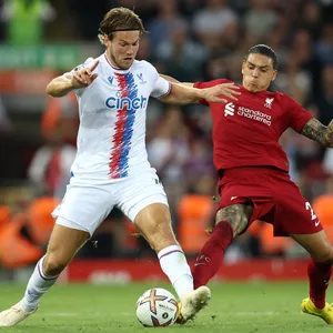 Joachim Andersen Fighting For The Ball Wallpaper