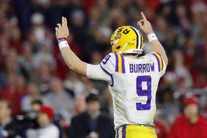 Joe Burrow Hands Up Wallpaper