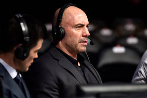 Joe Rogan Providing Ringside Commentary During A Ufc Event Wallpaper