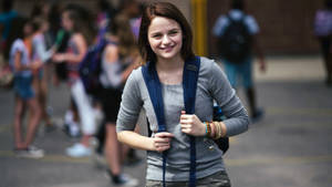 Joey King As Clare In School Wallpaper