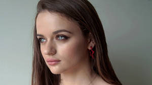 Joey King Eshvi Star Earrings Wallpaper