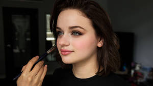 Joey King Smokey Eye Wallpaper